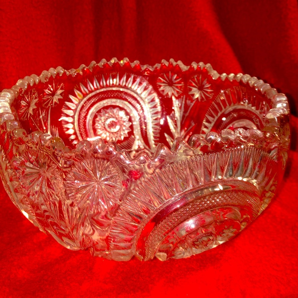 Pressed sawtooth edge fruit bowl